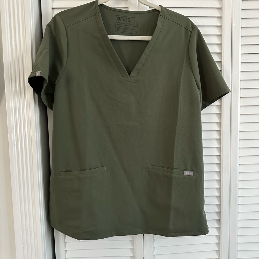 Figs Scrubs Technical Collection Casma Top. Moss L